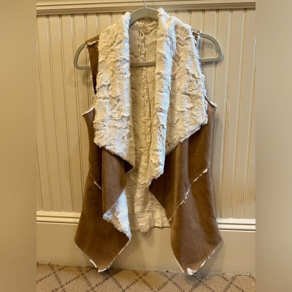 Onetheland Faux suede camel waterfall vest with white faux fur lining NWOT M - Picture 1 of 15